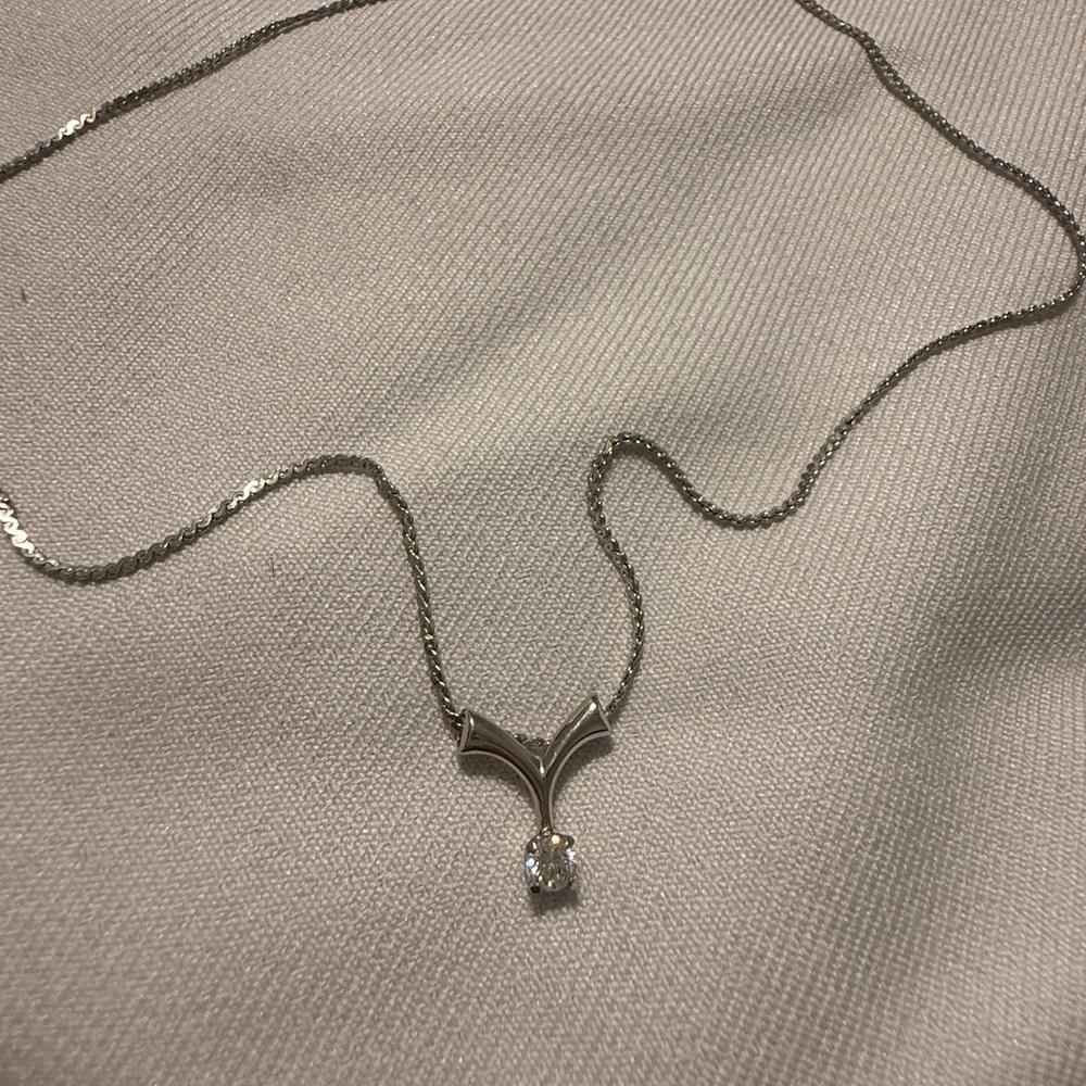 Elegant Silver Necklace with Crystal Pendant